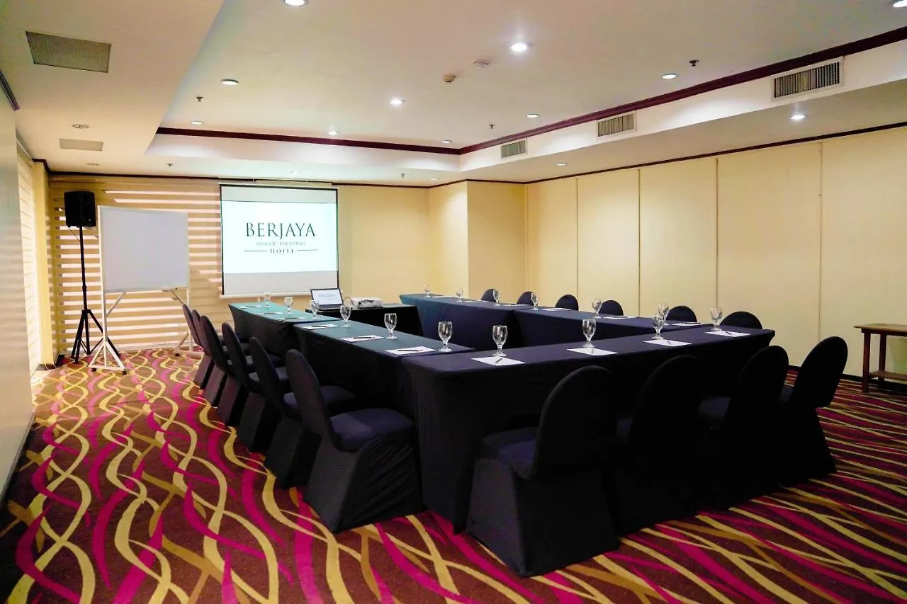Berjaya Makati Hotel Makati City 3*,